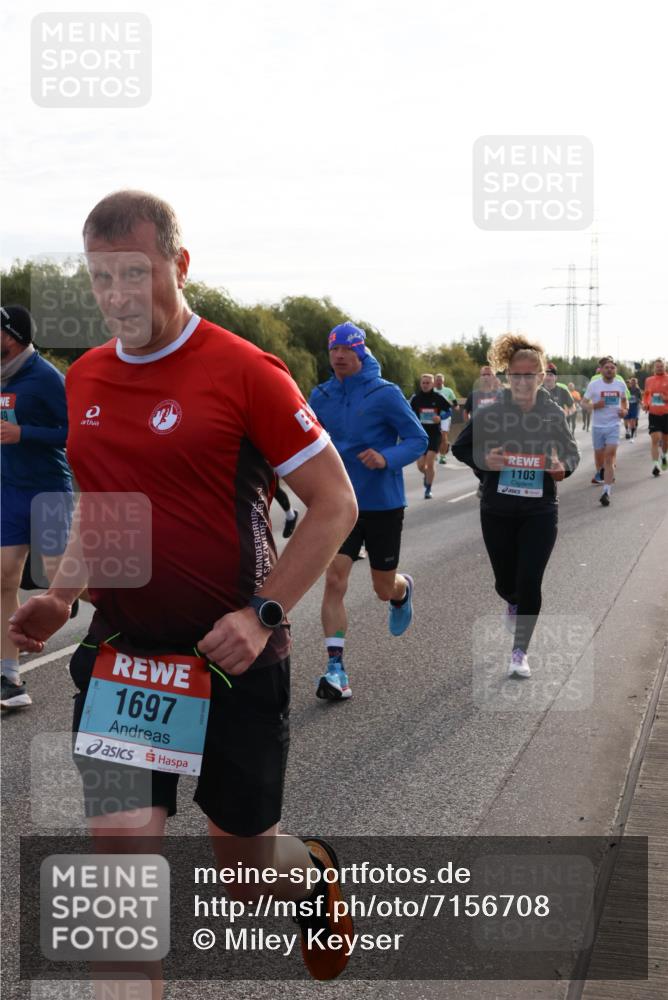 03.10.2024 - Köhlbrandbrückenlauf Miley Keyser http://msf.ph/oto/7156708 03.10.2024 09:15:22 Position 3 49, 1697, 1103 meine-sportfotos.de