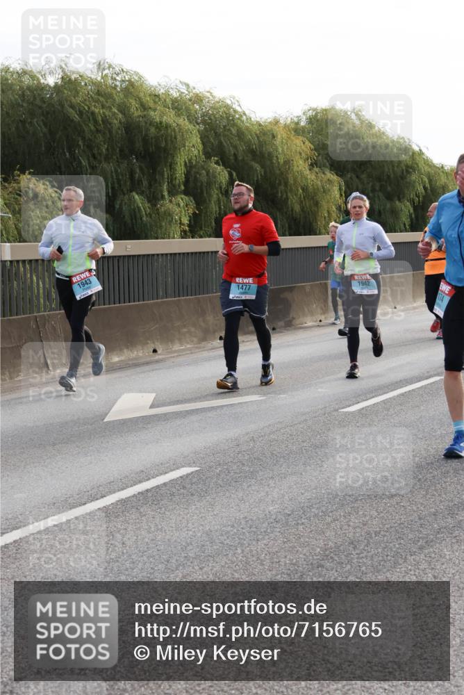 03.10.2024 - Köhlbrandbrückenlauf Miley Keyser http://msf.ph/oto/7156765 03.10.2024 09:15:30 Position 3 1943, 1942, 1477 meine-sportfotos.de