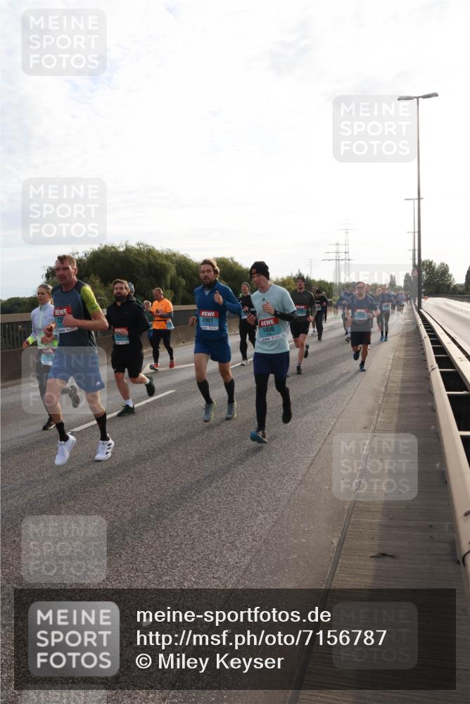 03.10.2024 - Köhlbrandbrückenlauf Miley Keyser http://msf.ph/oto/7156787 03.10.2024 09:15:32 Position 3 23, 2001, 1450 meine-sportfotos.de