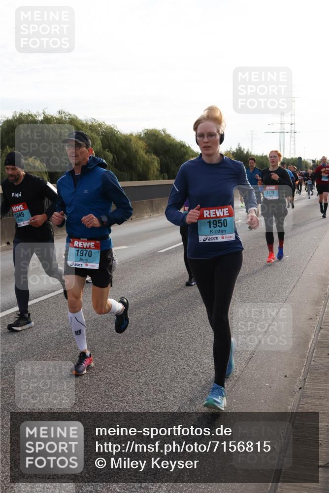 03.10.2024 - Köhlbrandbrückenlauf Miley Keyser http://msf.ph/oto/7156815 03.10.2024 09:15:37 Position 3 1849, 1970, 1950, 2079 meine-sportfotos.de
