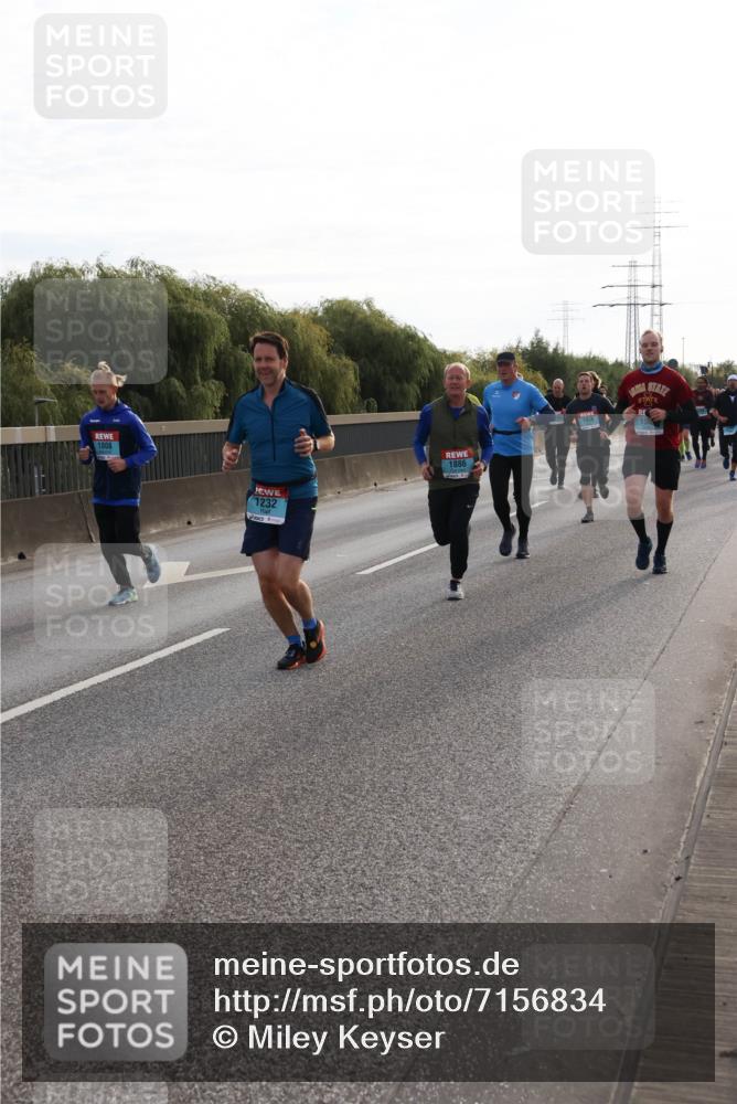 03.10.2024 - Köhlbrandbrückenlauf Miley Keyser http://msf.ph/oto/7156834 03.10.2024 09:15:40 Position 3 1808, 1232, 1886 meine-sportfotos.de