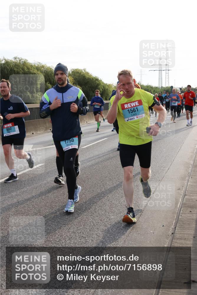 03.10.2024 - Köhlbrandbrückenlauf Miley Keyser http://msf.ph/oto/7156898 03.10.2024 09:15:51 Position 3 1692, 1750, 1561 meine-sportfotos.de