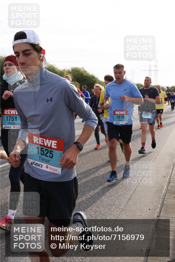 03.10.2024 - Köhlbrandbrückenlauf Miley Keyser http://msf.ph/oto/7156979 03.10.2024 09:16:01 Position 3 1751, 1525, 1616, 1907 meine-sportfotos.de