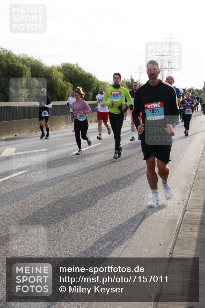 03.10.2024 - Köhlbrandbrückenlauf Miley Keyser http://msf.ph/oto/7157011 03.10.2024 09:16:05 Position 3 1900, 1574, 1831 meine-sportfotos.de