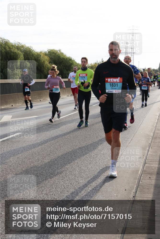 03.10.2024 - Köhlbrandbrückenlauf Miley Keyser http://msf.ph/oto/7157015 03.10.2024 09:16:06 Position 3 1900, 1574, 1, 1831 meine-sportfotos.de