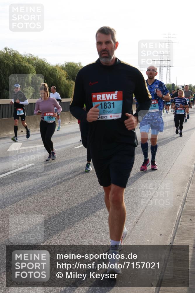 03.10.2024 - Köhlbrandbrückenlauf Miley Keyser http://msf.ph/oto/7157021 03.10.2024 09:16:06 Position 3 1900, 2, 1831, 513 meine-sportfotos.de