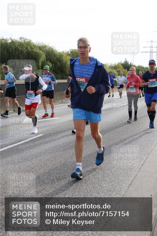 03.10.2024 - Köhlbrandbrückenlauf Miley Keyser http://msf.ph/oto/7157154 03.10.2024 09:16:23 Position 3 1794, 1873, 3237, 1902 meine-sportfotos.de