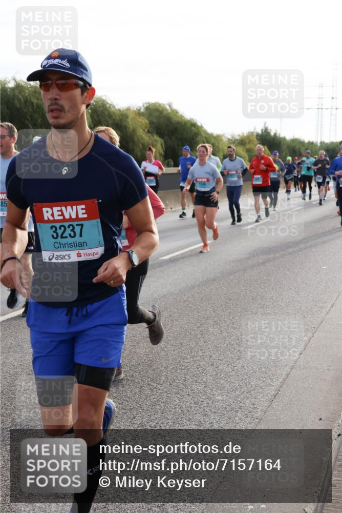 03.10.2024 - Köhlbrandbrückenlauf Miley Keyser http://msf.ph/oto/7157164 03.10.2024 09:16:25 Position 3 85, 3237, 1546 meine-sportfotos.de