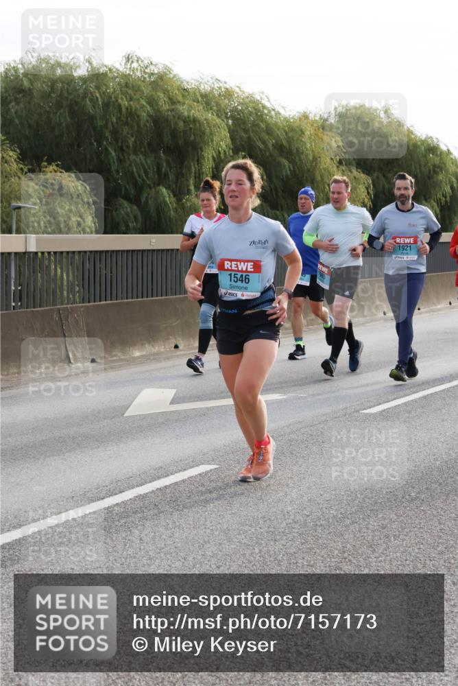 03.10.2024 - Köhlbrandbrückenlauf Miley Keyser http://msf.ph/oto/7157173 03.10.2024 09:16:27 Position 3 1546, 1921 meine-sportfotos.de