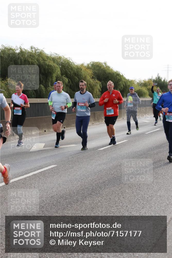 03.10.2024 - Köhlbrandbrückenlauf Miley Keyser http://msf.ph/oto/7157177 03.10.2024 09:16:28 Position 3 1444, 1921, 2042, 2057 meine-sportfotos.de