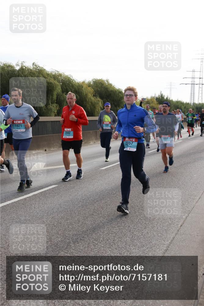 03.10.2024 - Köhlbrandbrückenlauf Miley Keyser http://msf.ph/oto/7157181 03.10.2024 09:16:29 Position 3 1921, 2042, 1080, 2057, 1996 meine-sportfotos.de
