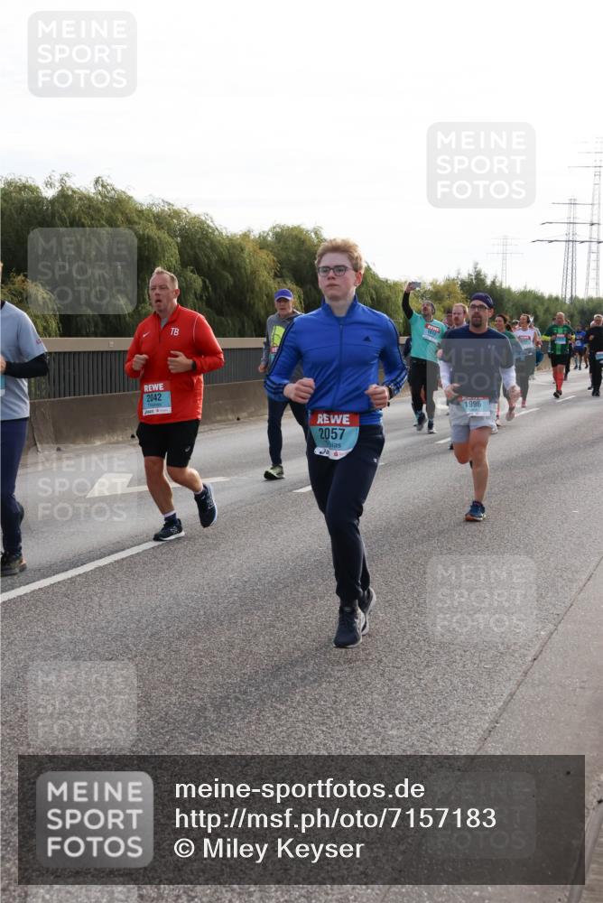 03.10.2024 - Köhlbrandbrückenlauf Miley Keyser http://msf.ph/oto/7157183 03.10.2024 09:16:29 Position 3 2042, 2057, 1996 meine-sportfotos.de