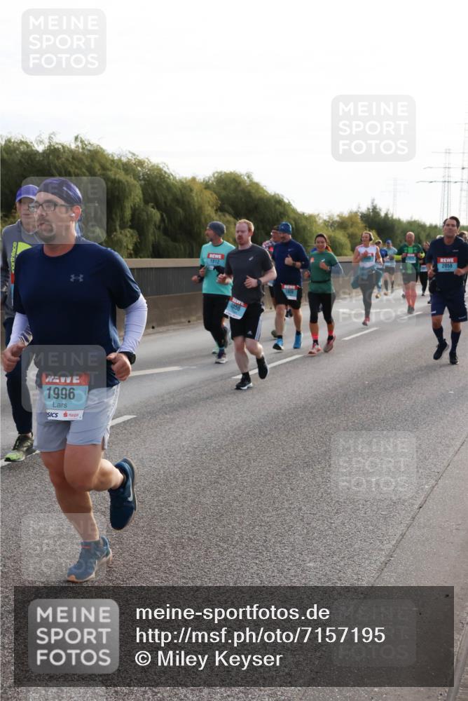 03.10.2024 - Köhlbrandbrückenlauf Miley Keyser http://msf.ph/oto/7157195 03.10.2024 09:16:31 Position 3 1996, 1812, 2056, 1826, 2058 meine-sportfotos.de