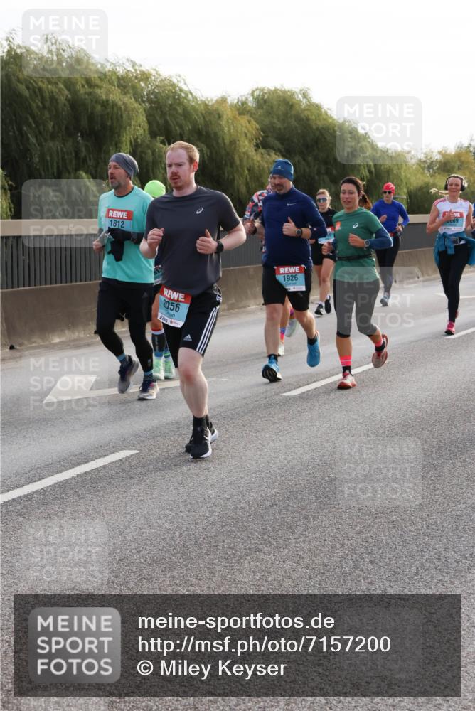03.10.2024 - Köhlbrandbrückenlauf Miley Keyser http://msf.ph/oto/7157200 03.10.2024 09:16:32 Position 3 1812, 2056, 1926, 069 meine-sportfotos.de