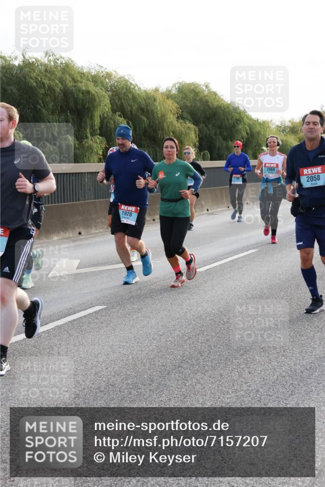 03.10.2024 - Köhlbrandbrückenlauf Miley Keyser http://msf.ph/oto/7157207 03.10.2024 09:16:33 Position 3 1926, 1708, 2069, 2058 meine-sportfotos.de