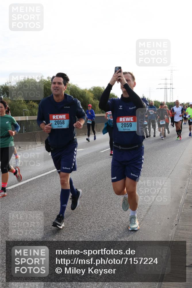 03.10.2024 - Köhlbrandbrückenlauf Miley Keyser http://msf.ph/oto/7157224 03.10.2024 09:16:34 Position 3 2058, 2059 meine-sportfotos.de