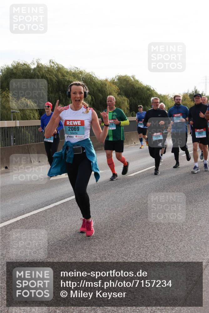 03.10.2024 - Köhlbrandbrückenlauf Miley Keyser http://msf.ph/oto/7157234 03.10.2024 09:16:36 Position 3 2069, 79, 1929, 1094, 1937 meine-sportfotos.de