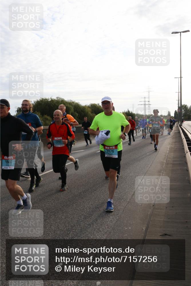 03.10.2024 - Köhlbrandbrückenlauf Miley Keyser http://msf.ph/oto/7157256 03.10.2024 09:16:39 Position 3 1937, 2092, 1776 meine-sportfotos.de