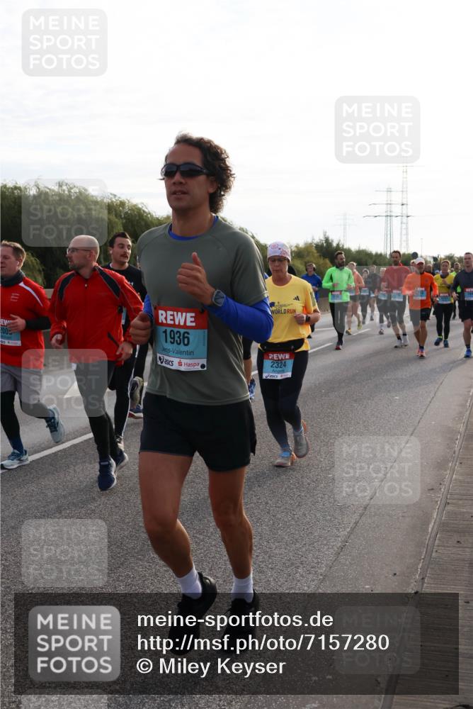 03.10.2024 - Köhlbrandbrückenlauf Miley Keyser http://msf.ph/oto/7157280 03.10.2024 09:16:42 Position 3 200, 1936, 2324 meine-sportfotos.de