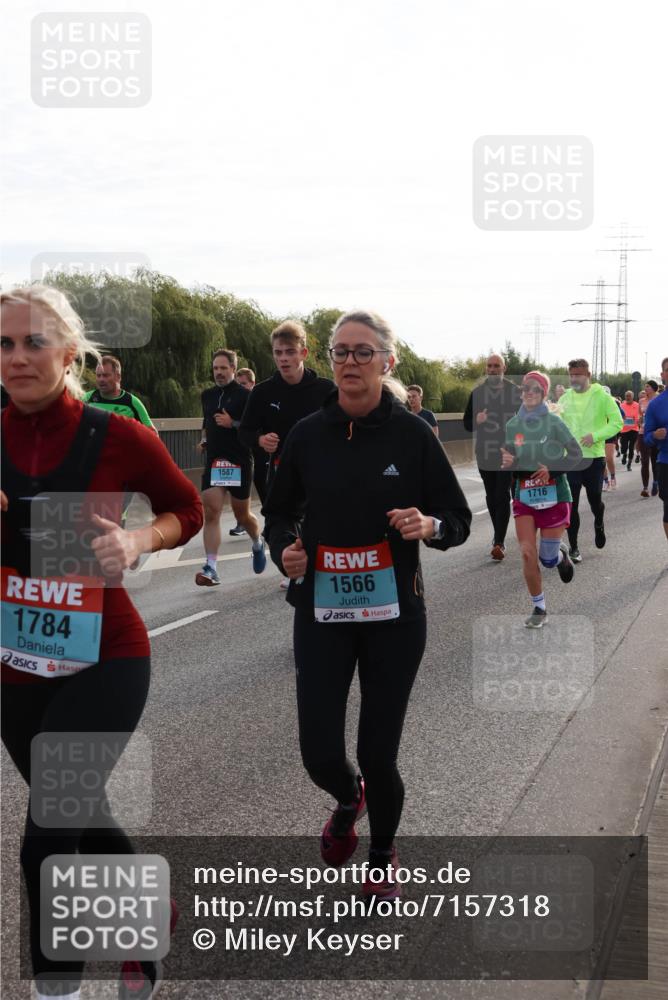 03.10.2024 - Köhlbrandbrückenlauf Miley Keyser http://msf.ph/oto/7157318 03.10.2024 09:16:50 Position 3 1784, 1587, 1566, 1716 meine-sportfotos.de
