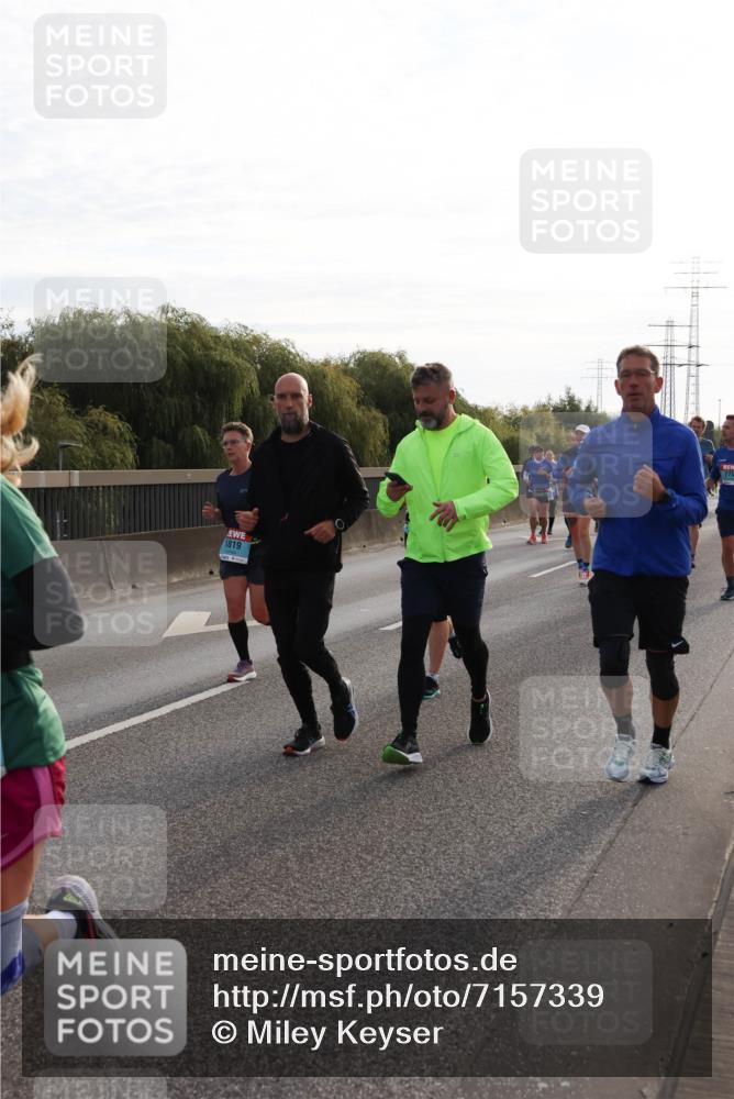 03.10.2024 - Köhlbrandbrückenlauf Miley Keyser http://msf.ph/oto/7157339 03.10.2024 09:16:52 Position 3 1819, 275 meine-sportfotos.de