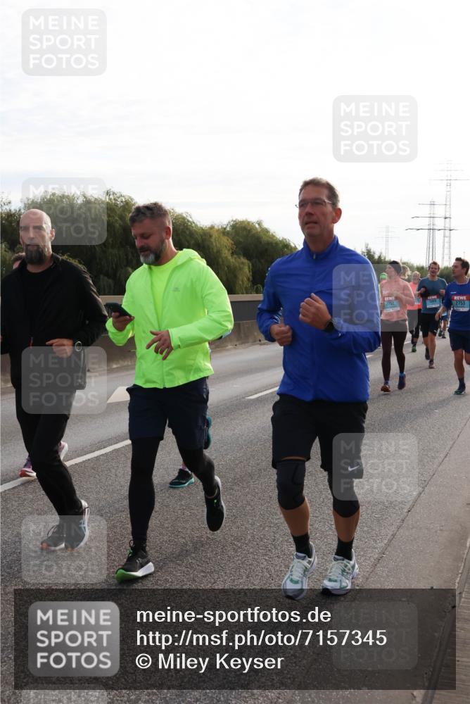03.10.2024 - Köhlbrandbrückenlauf Miley Keyser http://msf.ph/oto/7157345 03.10.2024 09:16:52 Position 3 2752, 2753 meine-sportfotos.de