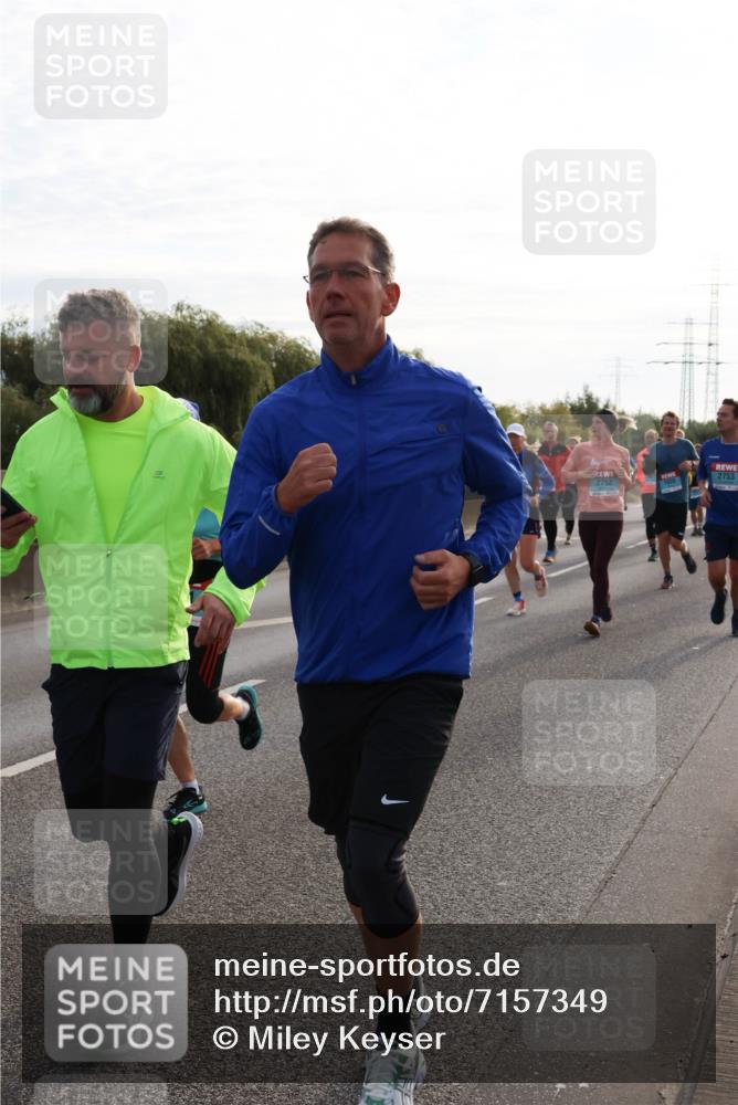 03.10.2024 - Köhlbrandbrückenlauf Miley Keyser http://msf.ph/oto/7157349 03.10.2024 09:16:53 Position 3 2752, 1009, 2753 meine-sportfotos.de