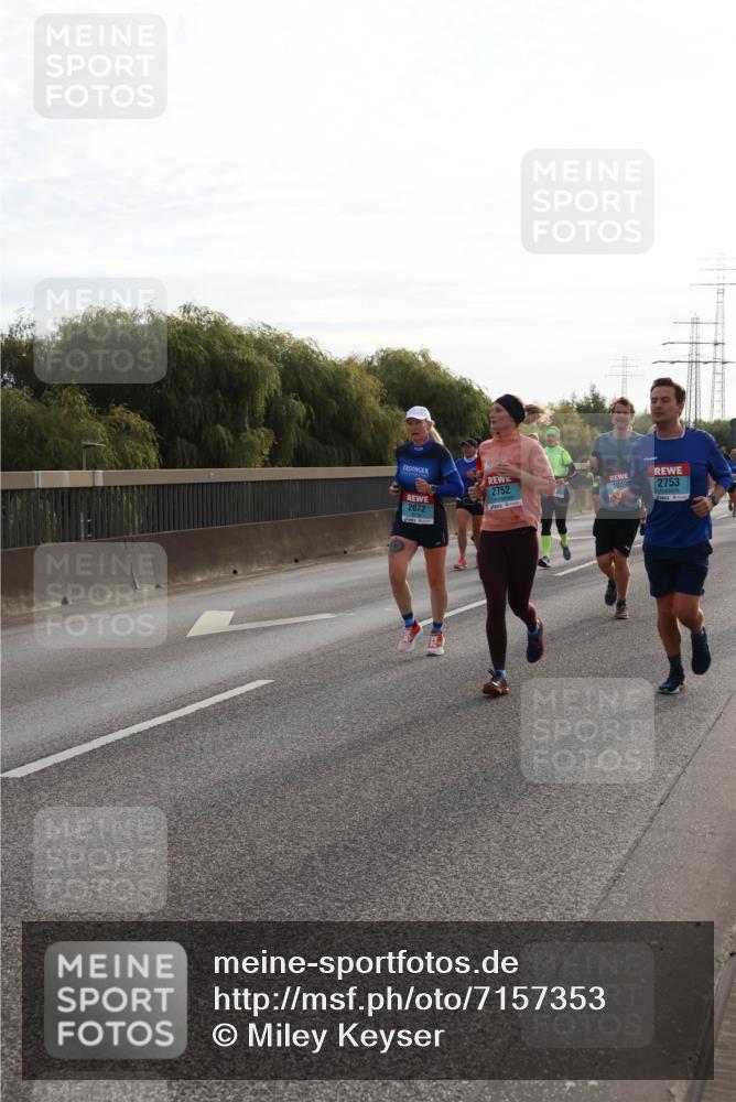 03.10.2024 - Köhlbrandbrückenlauf Miley Keyser http://msf.ph/oto/7157353 03.10.2024 09:16:54 Position 3 2753, 2752, 2072 meine-sportfotos.de