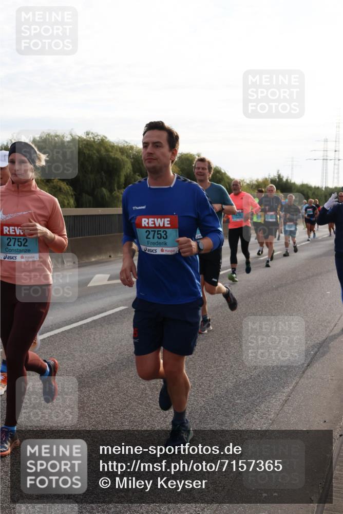 03.10.2024 - Köhlbrandbrückenlauf Miley Keyser http://msf.ph/oto/7157365 03.10.2024 09:16:56 Position 3 2752, 2753, 475 meine-sportfotos.de