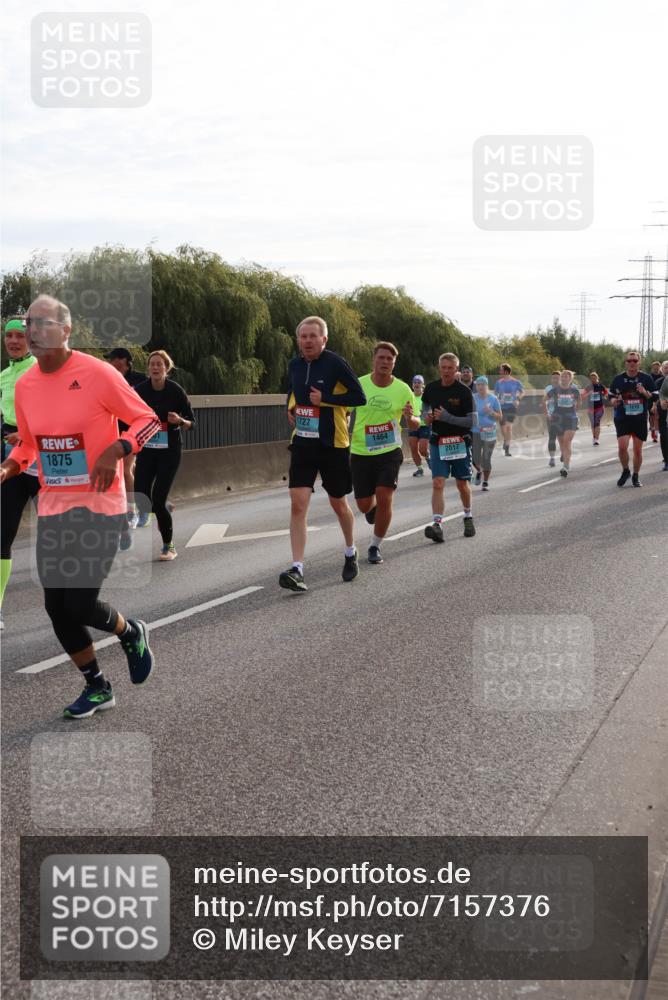 03.10.2024 - Köhlbrandbrückenlauf Miley Keyser http://msf.ph/oto/7157376 03.10.2024 09:16:58 Position 3 1875, 1727, 1464, 2017 meine-sportfotos.de
