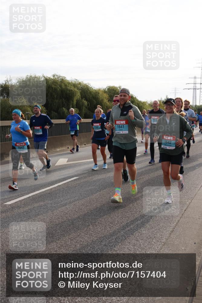 03.10.2024 - Köhlbrandbrückenlauf Miley Keyser http://msf.ph/oto/7157404 03.10.2024 09:17:02 Position 3 1643, 1747, 1282, 1641, 1932, 1642 meine-sportfotos.de