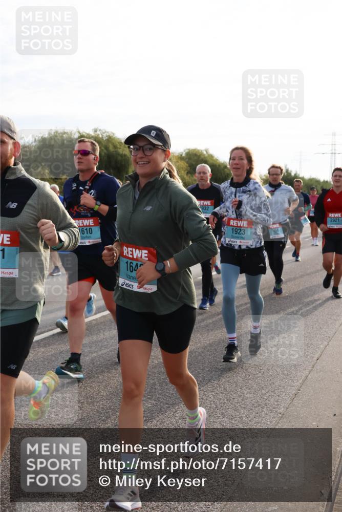 03.10.2024 - Köhlbrandbrückenlauf Miley Keyser http://msf.ph/oto/7157417 03.10.2024 09:17:03 Position 3 1, 1610, 164, 932, 1923, 66, 2921 meine-sportfotos.de