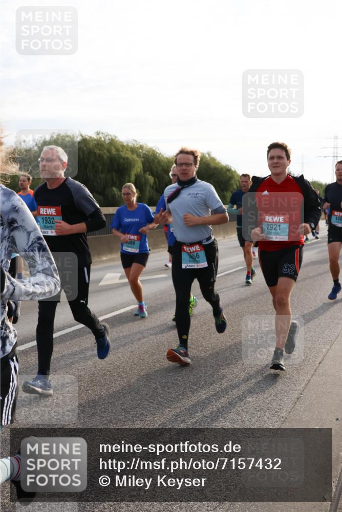 03.10.2024 - Köhlbrandbrückenlauf Miley Keyser http://msf.ph/oto/7157432 03.10.2024 09:17:04 Position 3 1932, 89, 56, 2921, 92, 140 meine-sportfotos.de