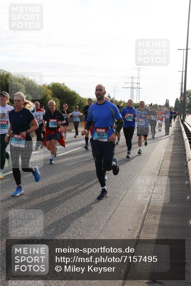 03.10.2024 - Köhlbrandbrückenlauf Miley Keyser http://msf.ph/oto/7157495 03.10.2024 09:17:19 Position 3 1683, 1931, 2233, 1633, 1857, 1303 meine-sportfotos.de