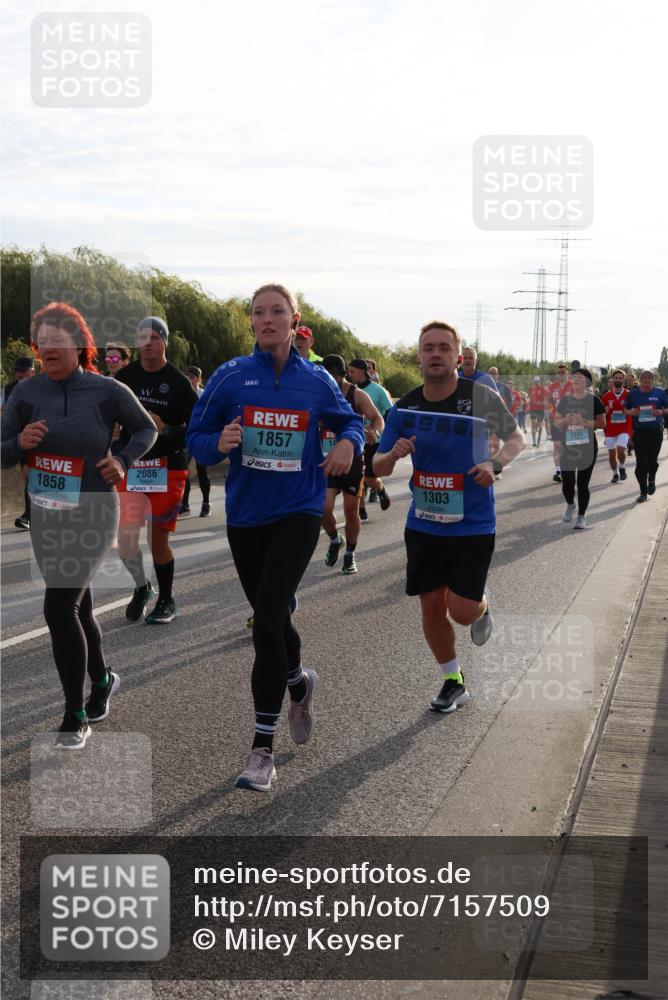 03.10.2024 - Köhlbrandbrückenlauf Miley Keyser http://msf.ph/oto/7157509 03.10.2024 09:17:22 Position 3 1858, 2086, 1857, 1303, 2395, 1982 meine-sportfotos.de
