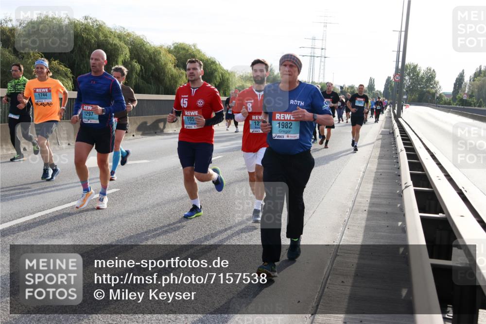 03.10.2024 - Köhlbrandbrückenlauf Miley Keyser http://msf.ph/oto/7157538 03.10.2024 09:17:26 Position 3 1744, 1297, 45, 105, 8, 12, 1982, 1855 meine-sportfotos.de