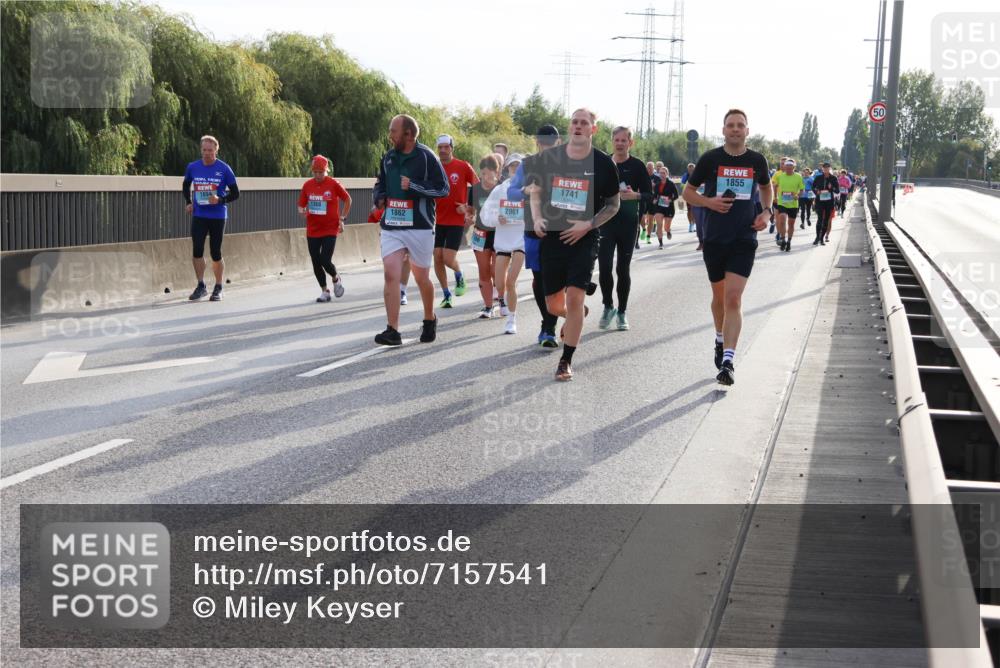 03.10.2024 - Köhlbrandbrückenlauf Miley Keyser http://msf.ph/oto/7157541 03.10.2024 09:17:28 Position 3 2, 1855, 1741, 1368, 2961, 1862, 50 meine-sportfotos.de