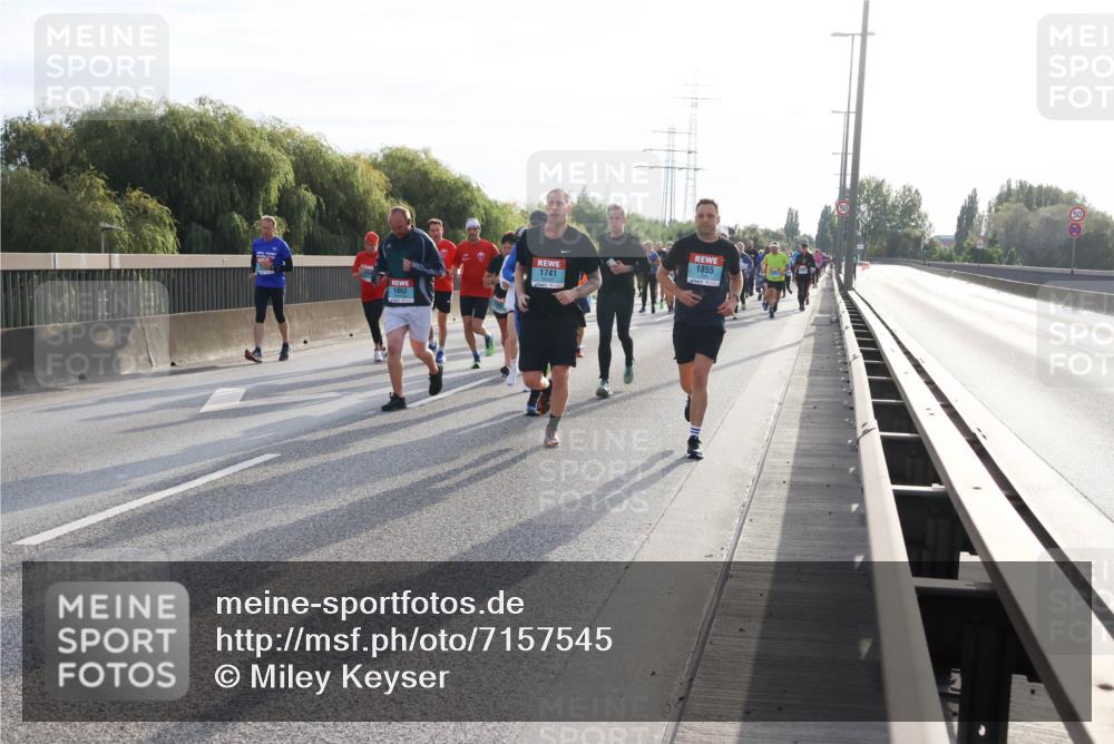 03.10.2024 - Köhlbrandbrückenlauf Miley Keyser http://msf.ph/oto/7157545 03.10.2024 09:17:29 Position 3 1855, 1741, 1862, 50 meine-sportfotos.de