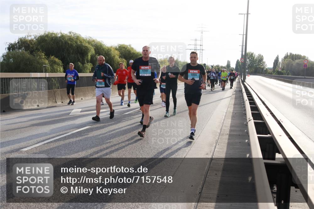 03.10.2024 - Köhlbrandbrückenlauf Miley Keyser http://msf.ph/oto/7157548 03.10.2024 09:17:30 Position 3 1862, 1741, 2570, 1855, 50 meine-sportfotos.de