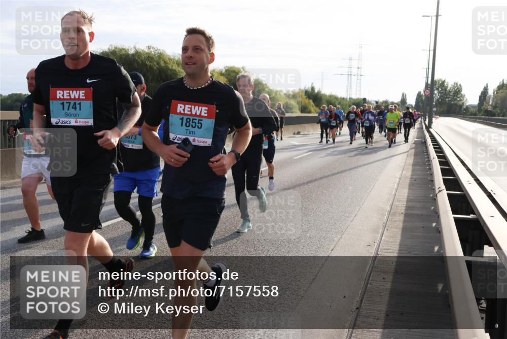 03.10.2024 - Köhlbrandbrückenlauf Miley Keyser http://msf.ph/oto/7157558 03.10.2024 09:17:31 Position 3 10, 1741, 73, 1855 meine-sportfotos.de