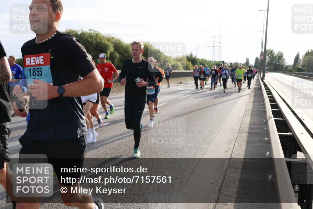 03.10.2024 - Köhlbrandbrückenlauf Miley Keyser http://msf.ph/oto/7157561 03.10.2024 09:17:32 Position 3 1855, 2570 meine-sportfotos.de