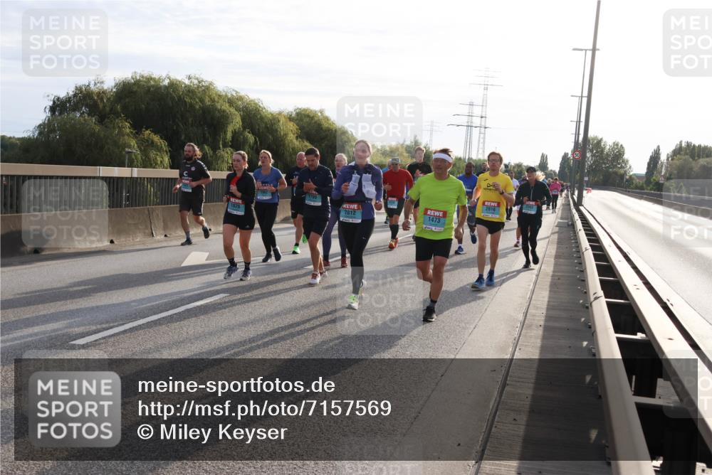 03.10.2024 - Köhlbrandbrückenlauf Miley Keyser http://msf.ph/oto/7157569 03.10.2024 09:17:37 Position 3 1826, 2036, 2816, 1799, 2812, 1473 meine-sportfotos.de