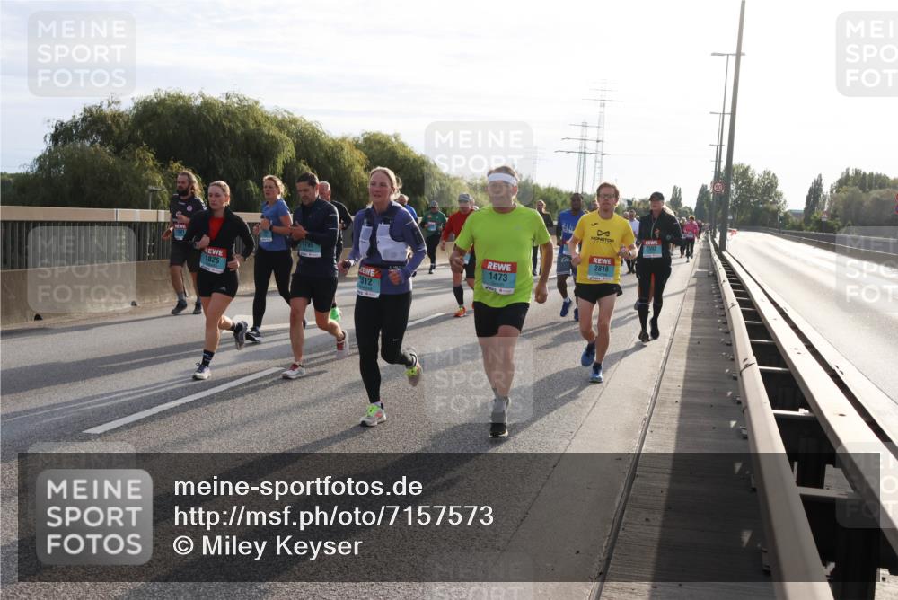03.10.2024 - Köhlbrandbrückenlauf Miley Keyser http://msf.ph/oto/7157573 03.10.2024 09:17:37 Position 3 1826, 1799, 812, 1473, 2816, 2502 meine-sportfotos.de