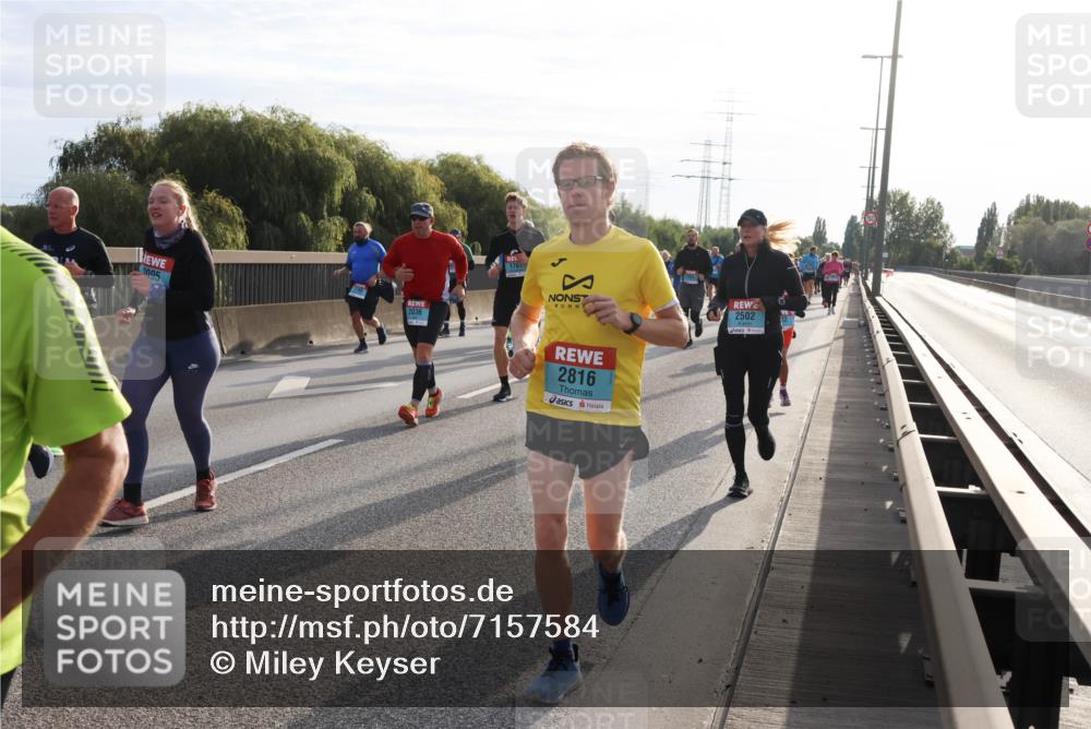 03.10.2024 - Köhlbrandbrückenlauf Miley Keyser http://msf.ph/oto/7157584 03.10.2024 09:17:39 Position 3 095, 2036, 176, 2816, 2502 meine-sportfotos.de