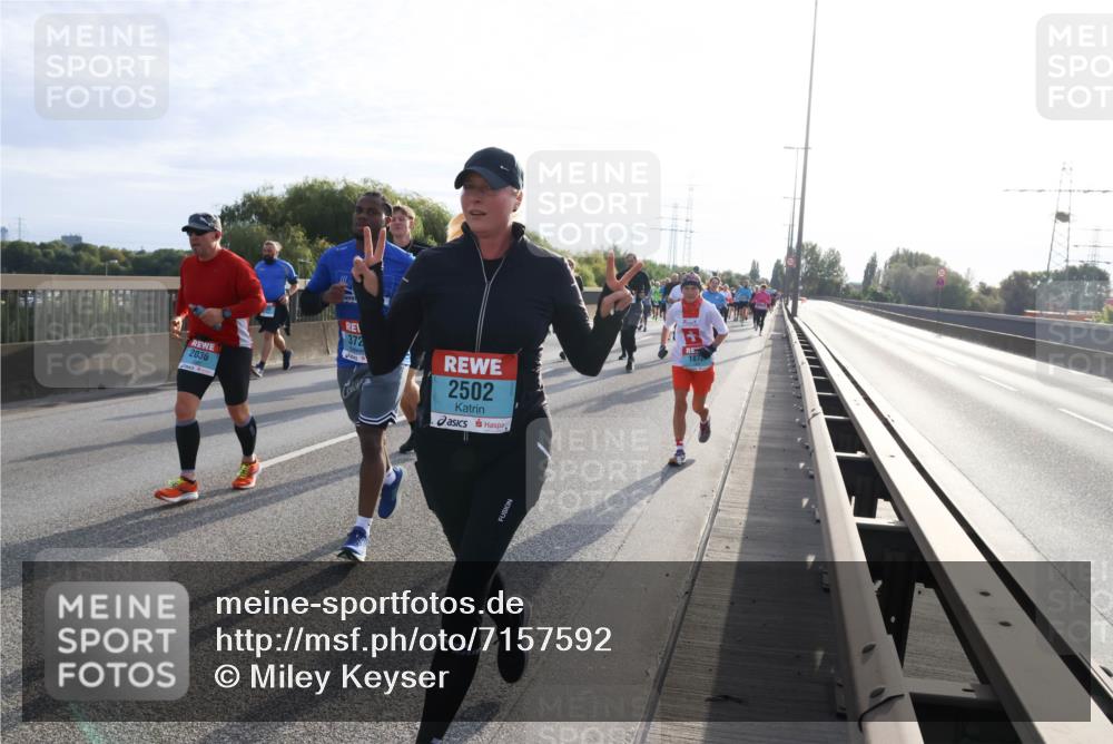 03.10.2024 - Köhlbrandbrückenlauf Miley Keyser http://msf.ph/oto/7157592 03.10.2024 09:17:41 Position 3 2036, 372, 2502 meine-sportfotos.de