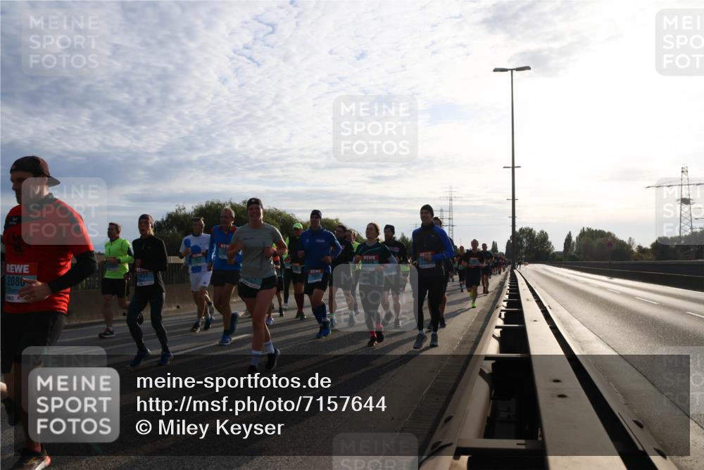 03.10.2024 - Köhlbrandbrückenlauf Miley Keyser http://msf.ph/oto/7157644 03.10.2024 09:17:57 Position 3 2080, 1951, 2470 meine-sportfotos.de