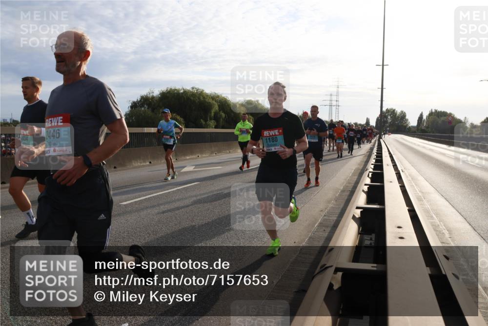 03.10.2024 - Köhlbrandbrückenlauf Miley Keyser http://msf.ph/oto/7157653 03.10.2024 09:18:01 Position 3 2834, 2446, 1180, 3020 meine-sportfotos.de