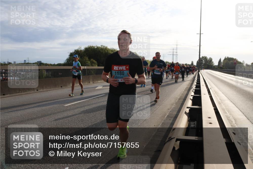 03.10.2024 - Köhlbrandbrückenlauf Miley Keyser http://msf.ph/oto/7157655 03.10.2024 09:18:01 Position 3 1180, 3020 meine-sportfotos.de