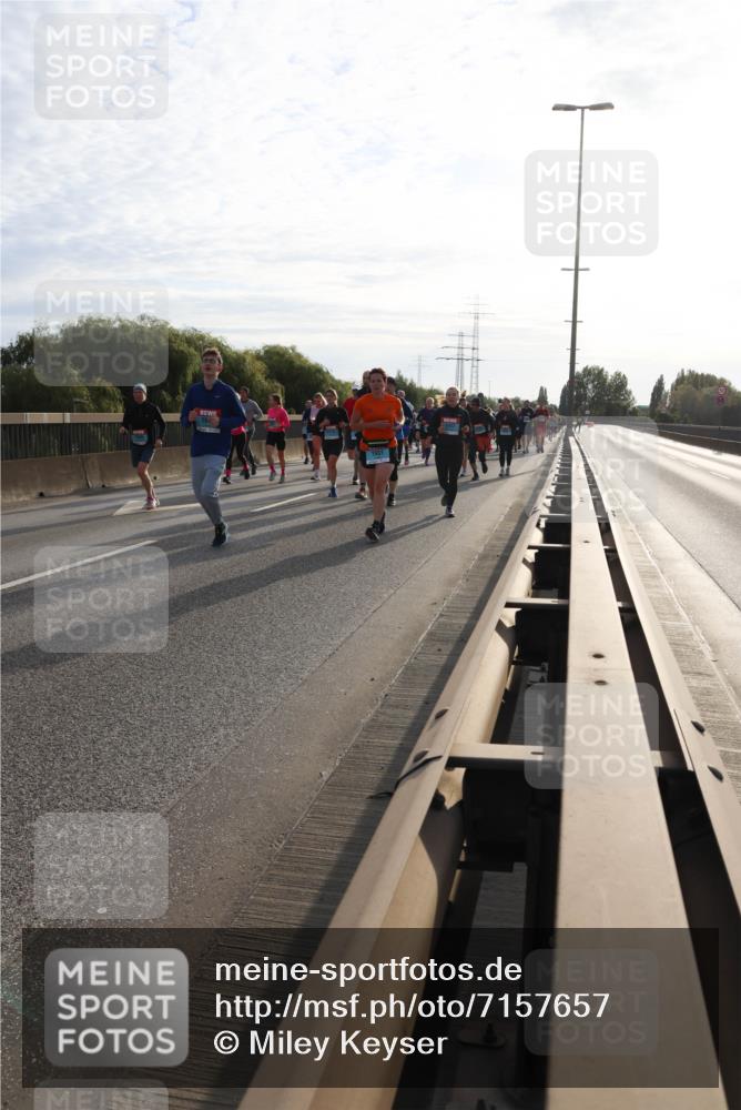 03.10.2024 - Köhlbrandbrückenlauf Miley Keyser http://msf.ph/oto/7157657 03.10.2024 09:18:05 Position 3 1431 meine-sportfotos.de