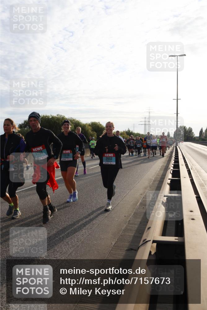 03.10.2024 - Köhlbrandbrückenlauf Miley Keyser http://msf.ph/oto/7157673 03.10.2024 09:18:10 Position 3 1736, 1510, 2652, 5 meine-sportfotos.de
